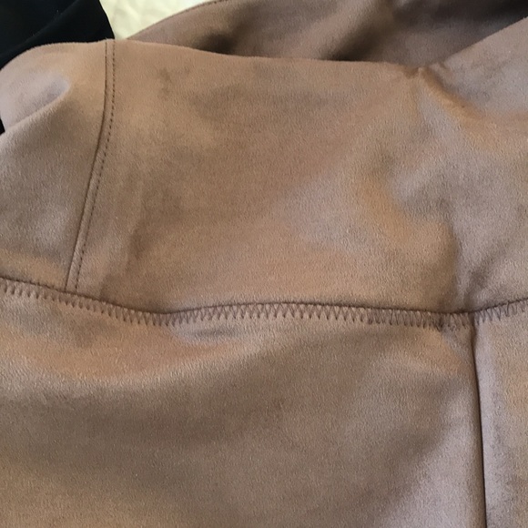 Pair of Hilary Radley Faux Suede Leggings Size 4 in Black and Taupe - Picture 5 of 10